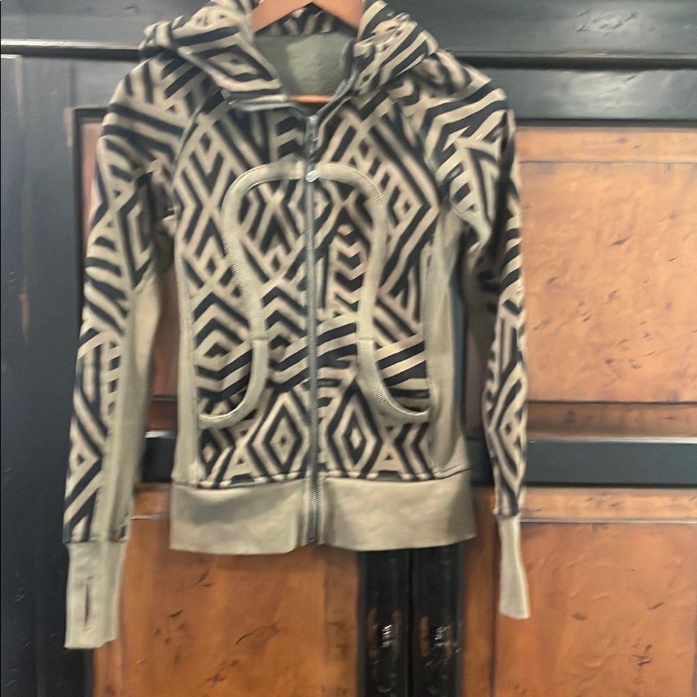 Lululemon size 2 scuba jacket